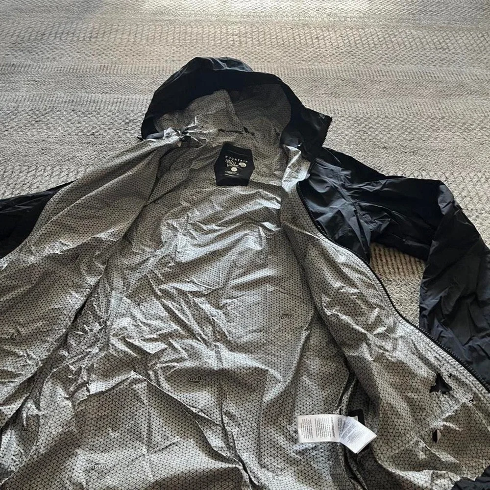 Mountain Hardwear woman's black rain jacket windbreaker Lg gorp